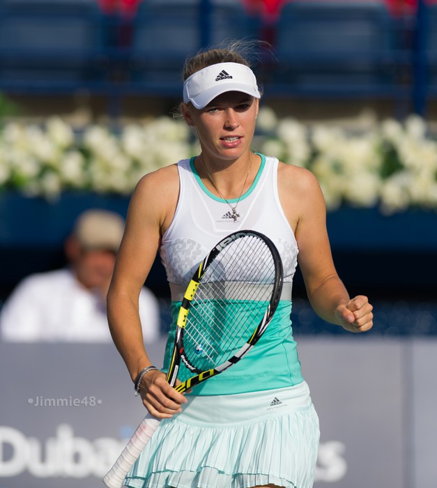 WTA Eastbourne: Caroline Wozniacki videre efter en rigtig neglebider