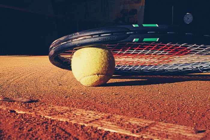 Styrketræning til tennis: Træningsprogram til tennis, der stiller dig bedre på tennisbanen