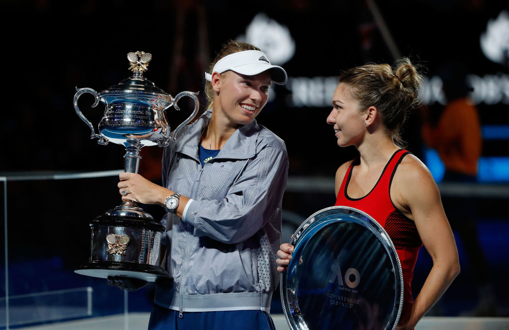 Caroline Wozniacki vandt karierens største trofæ da hun besejrede Simona Halep i Australian Open 2018.
