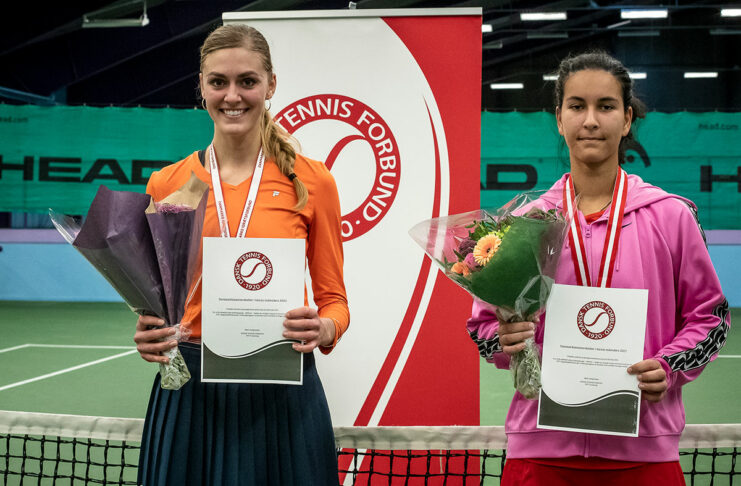 Danmarksmester indendørs 2021 Emilie Francati, og finalist Sofia Nami Samavati